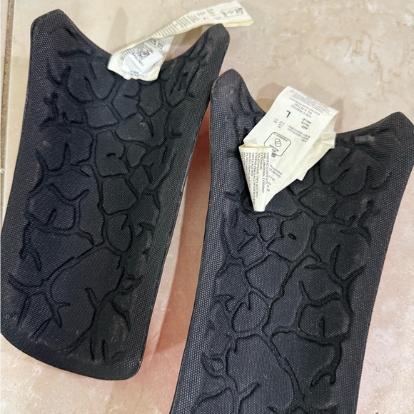 Adidas Red Shin Guards with Black Accents - Picture 3 of 4